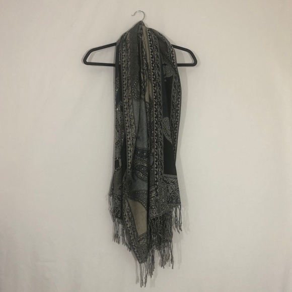 🎉Last Chance🎉 Scarf with beaded details - Picture 2 of 4